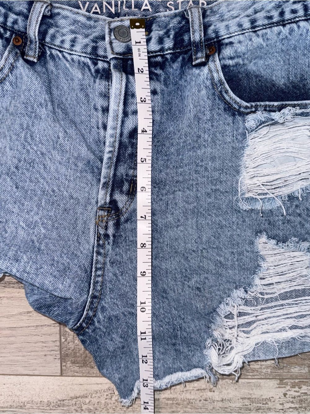 90s Boyfriend Distressed Denim Shorts Light Wash Frayed Raw Hem Festival Size 13 - Picture 11 of 12